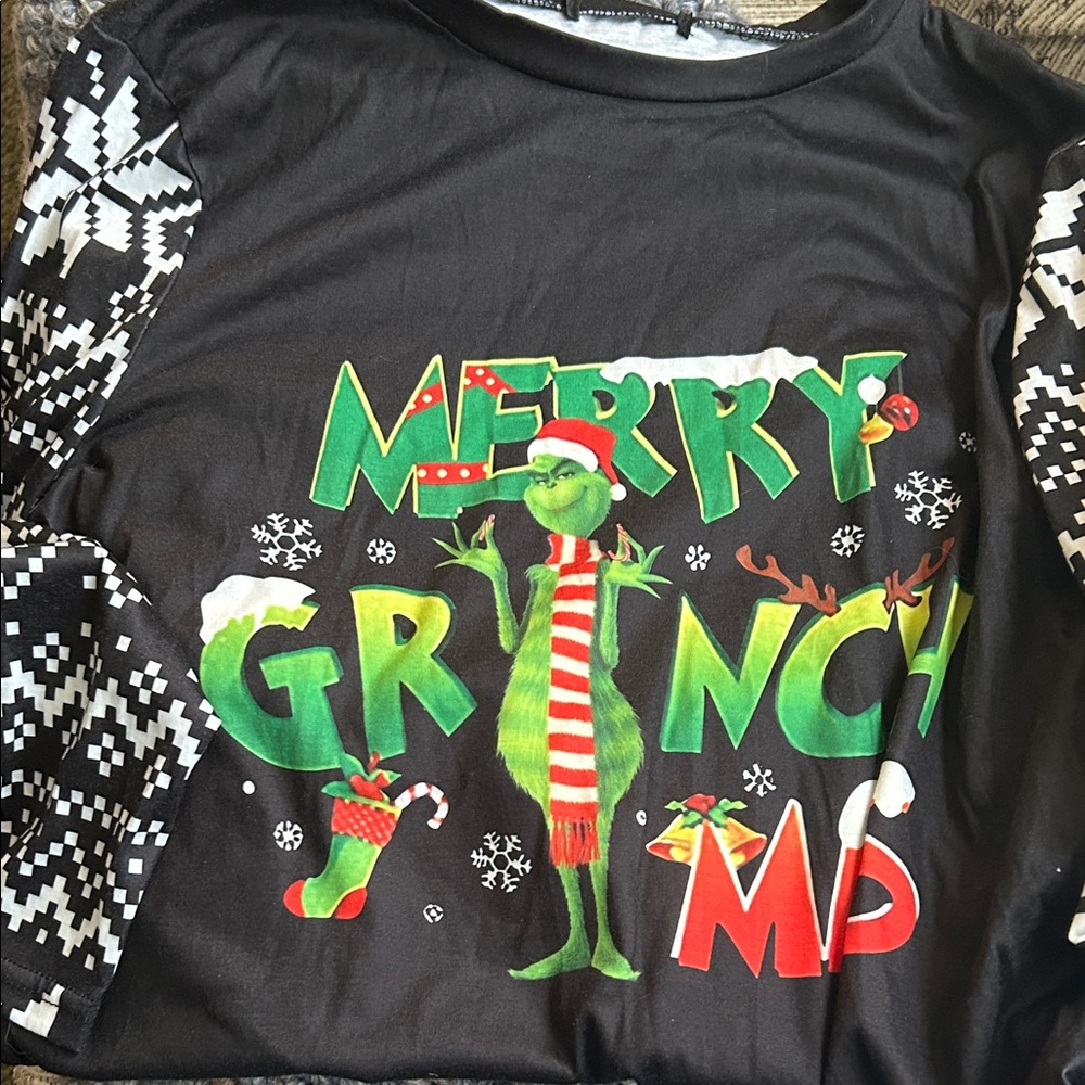 Merry Grinch Holiday Graphic Pullover - Black & Green